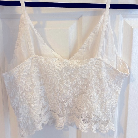 ✨Host Pick✨H&M V-Neck Floral Lace Scallop Trim Cami Top - Picture 5 of 6